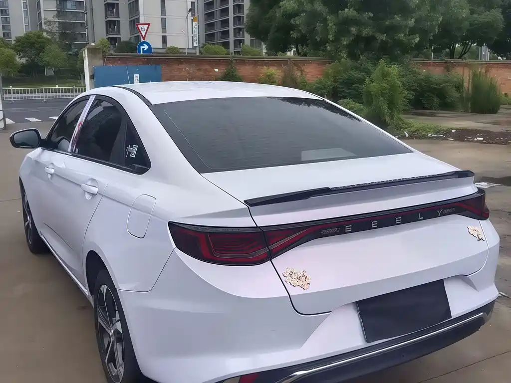 Geely Emgrand L 2022 — фото 16