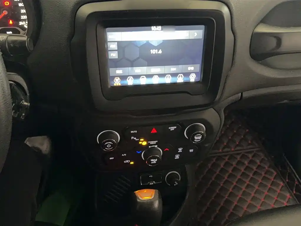 Jeep Renegade 2019 — фото 10