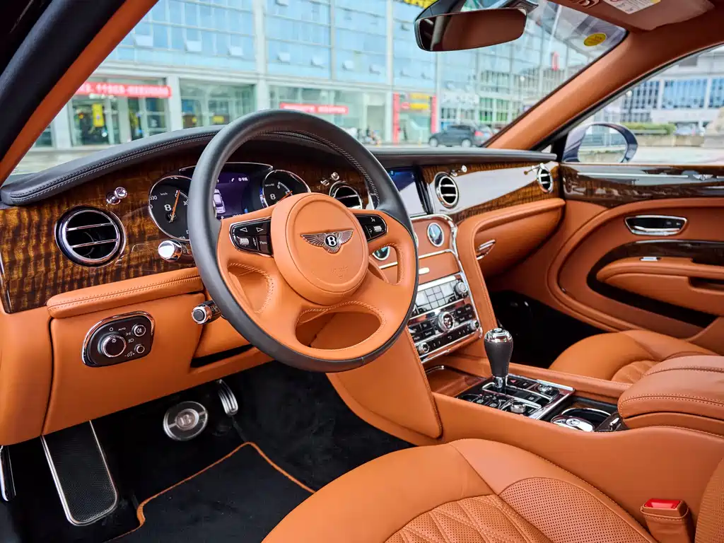Bentley Mulsanne 2017 — фото 12