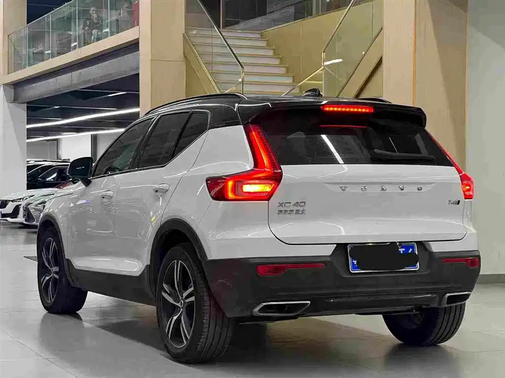 Volvo XC40 2019 — фото 9