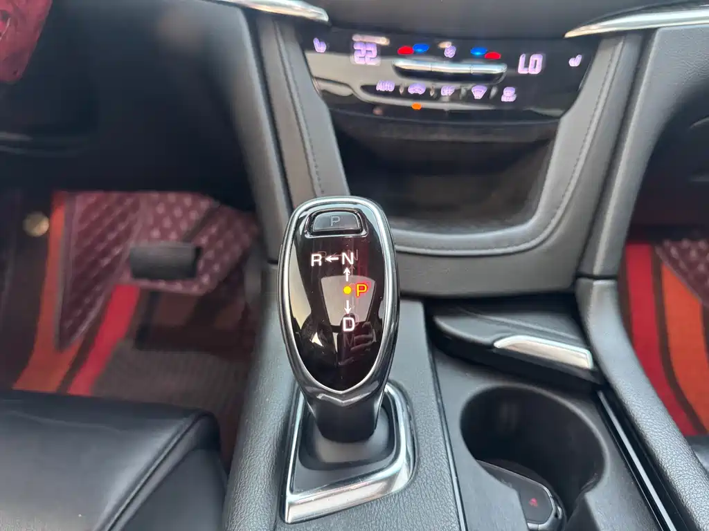 Cadillac XT5 2018 — фото 10