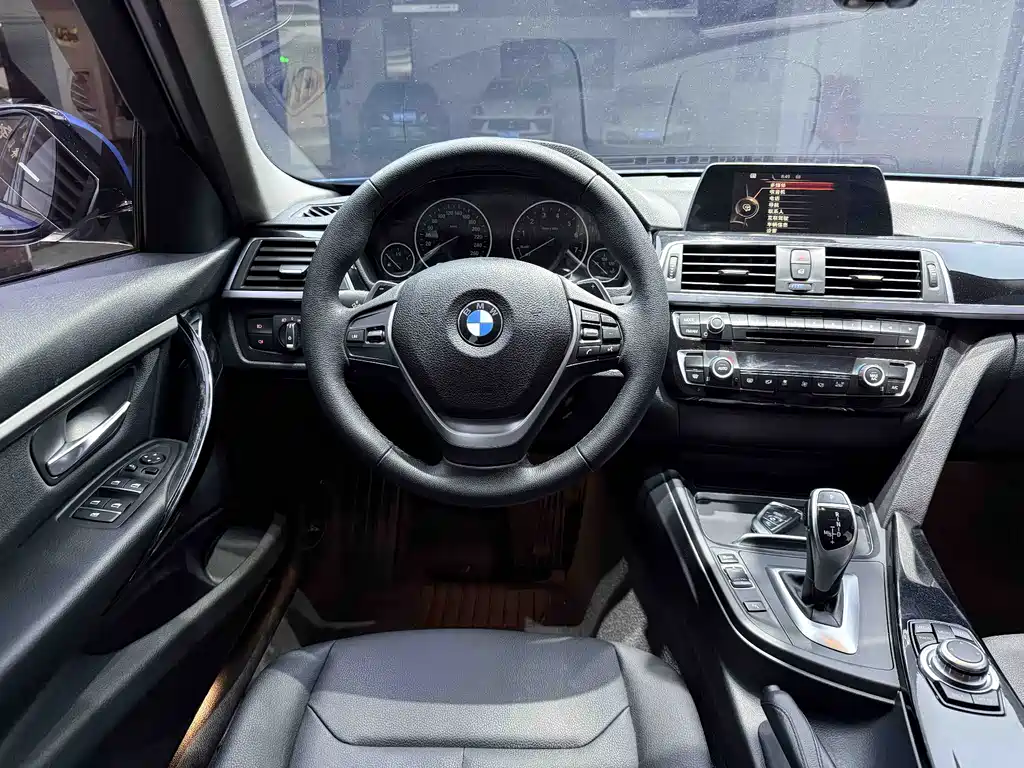 BMW 3 Series 2017 — фото 12