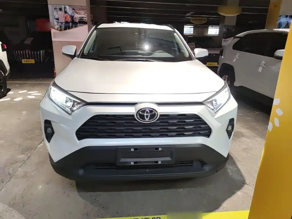 Toyota RAV4 2025 — фото 3