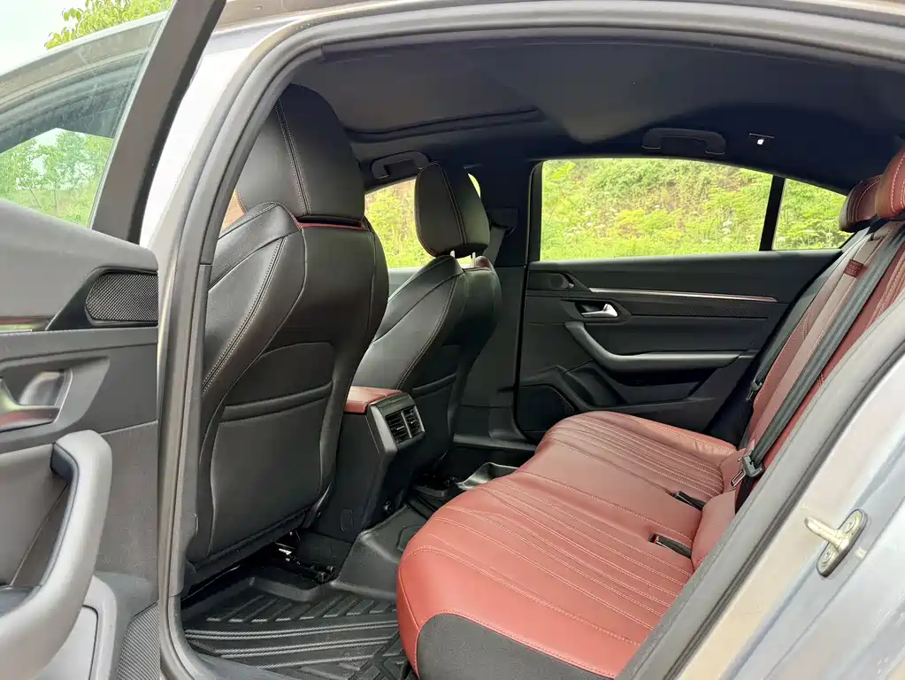 Peugeot 508 2023 — фото 11