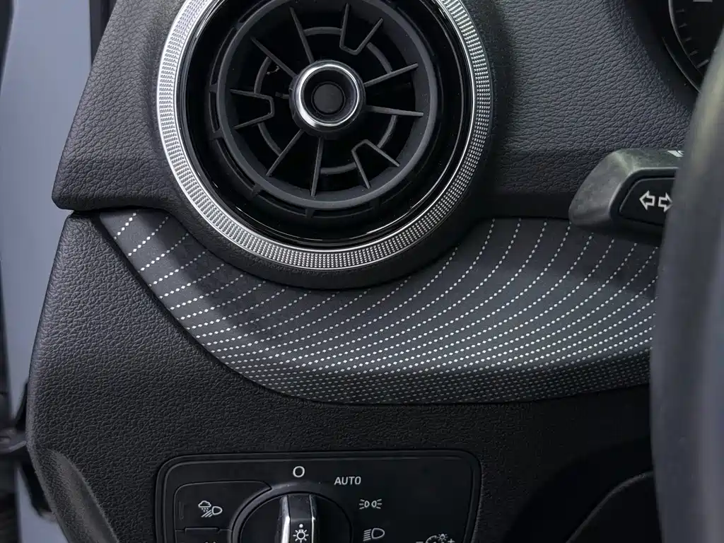 Audi Q2L 2022 — фото 13