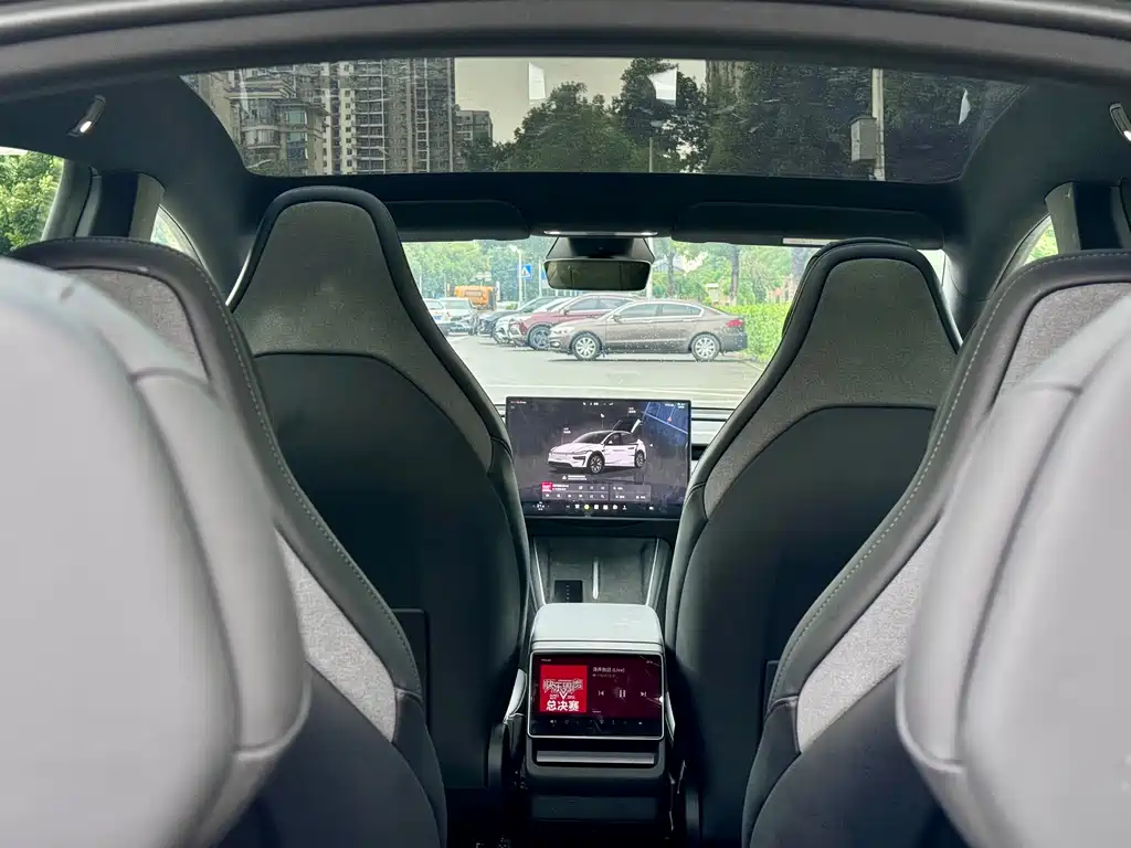 Tesla Model Y L 2025 — фото 12