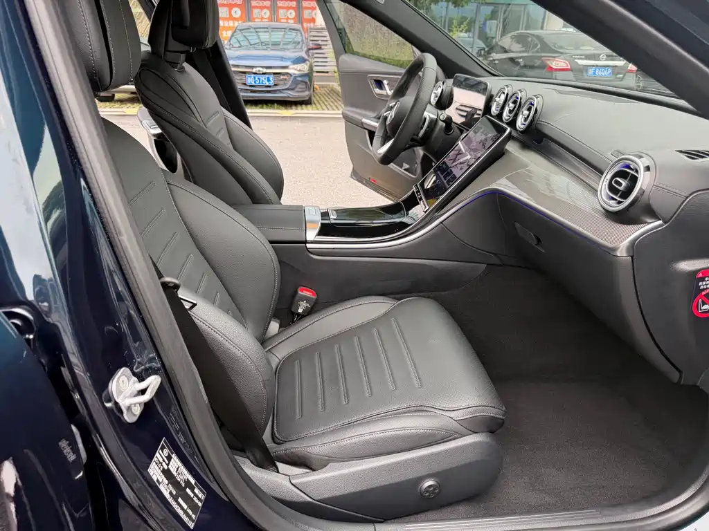 Mercedes-Benz C-Class 2024 — фото 13