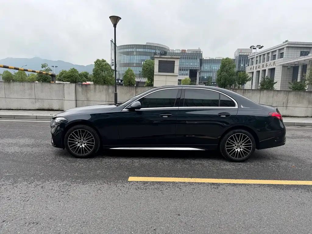 Mercedes-Benz C-Class 2024