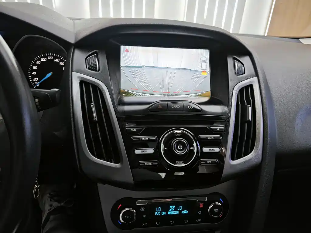 Ford Focus 2014 — фото 14