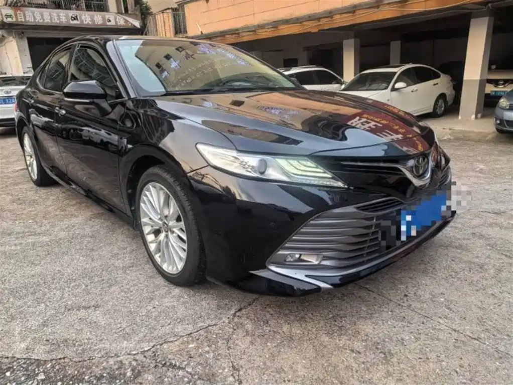 Toyota Camry 2019 — фото 2