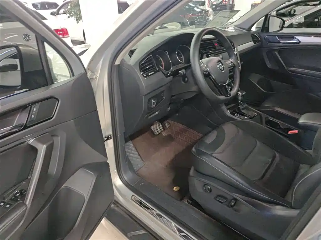 Volkswagen Tiguan L 2017 — фото 16