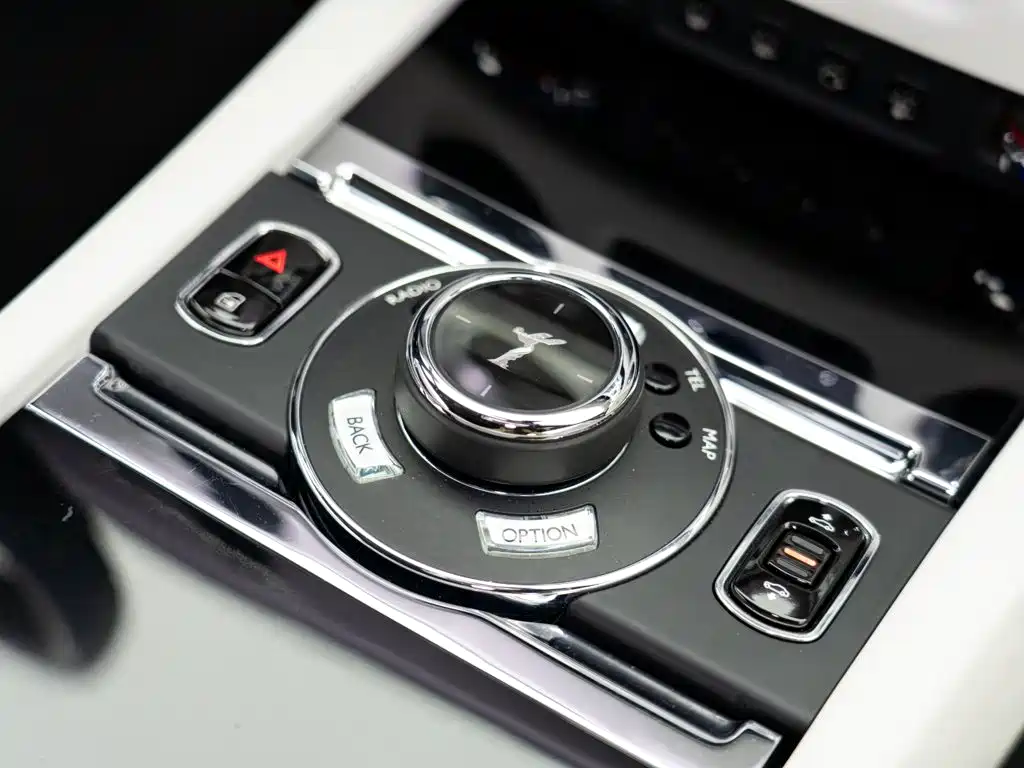 Rolls-Royce Phantom 2017 — фото 19
