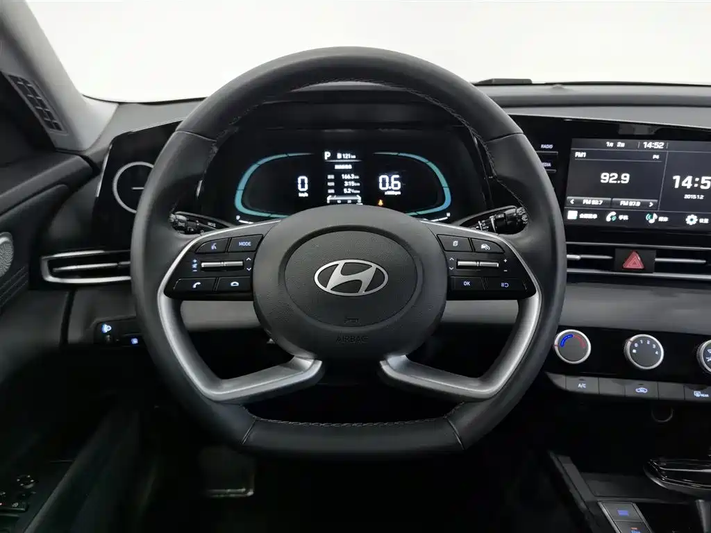 Hyundai Elantra 2024 — фото 11
