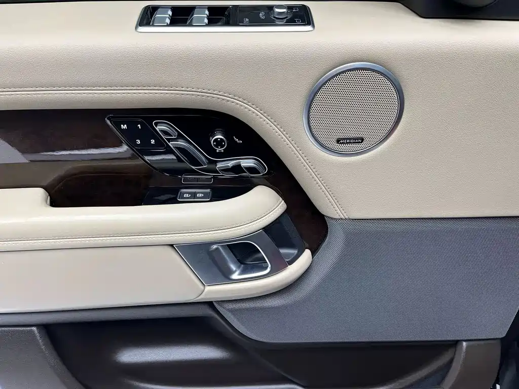 Land Rover Range Rover 2021 — фото 16