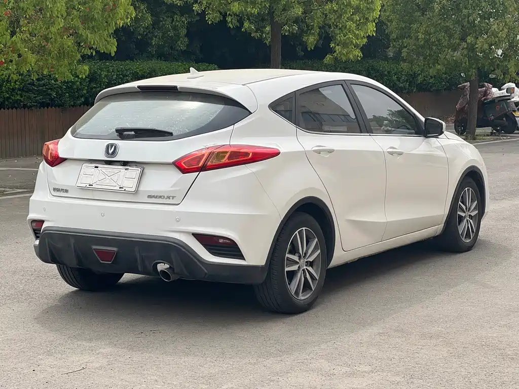 Changan Eado XT 2018 — фото 15