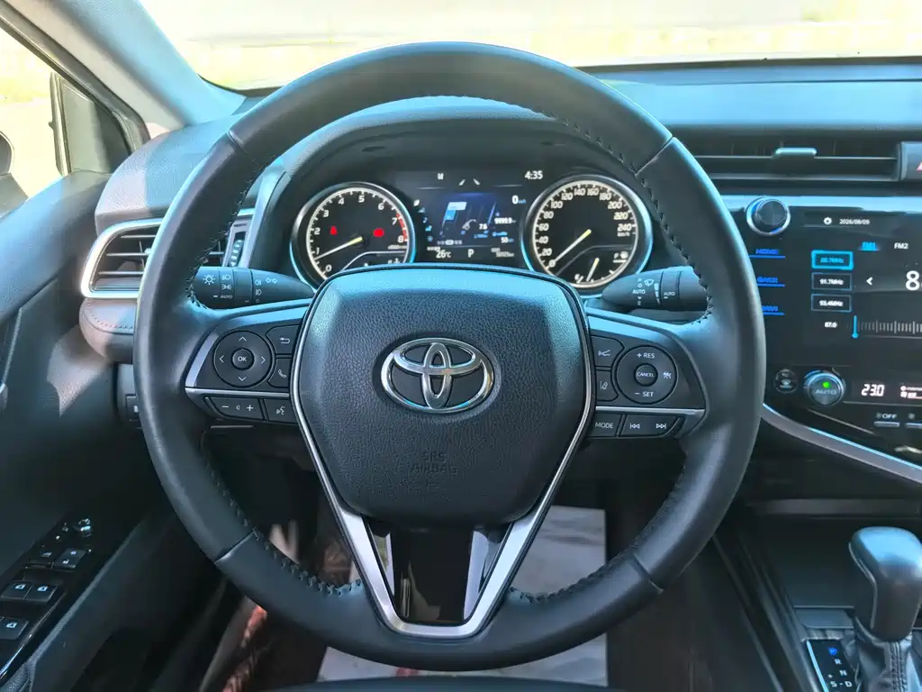 Toyota Camry 2019 — фото 10