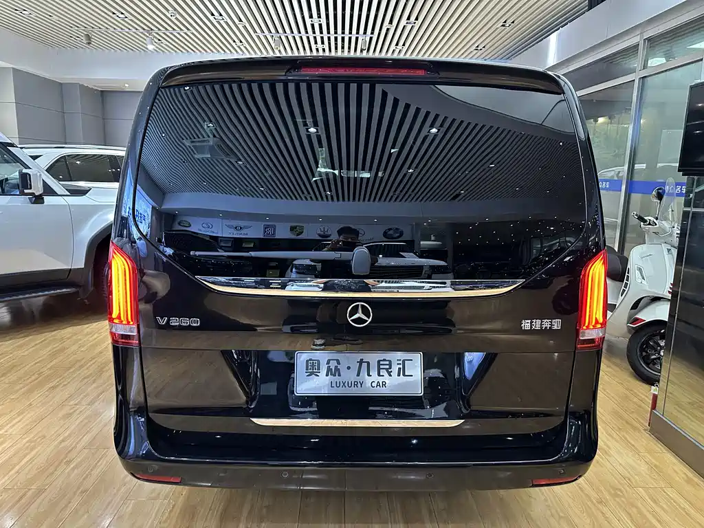 Mercedes-Benz V-Class 2020 — фото 10