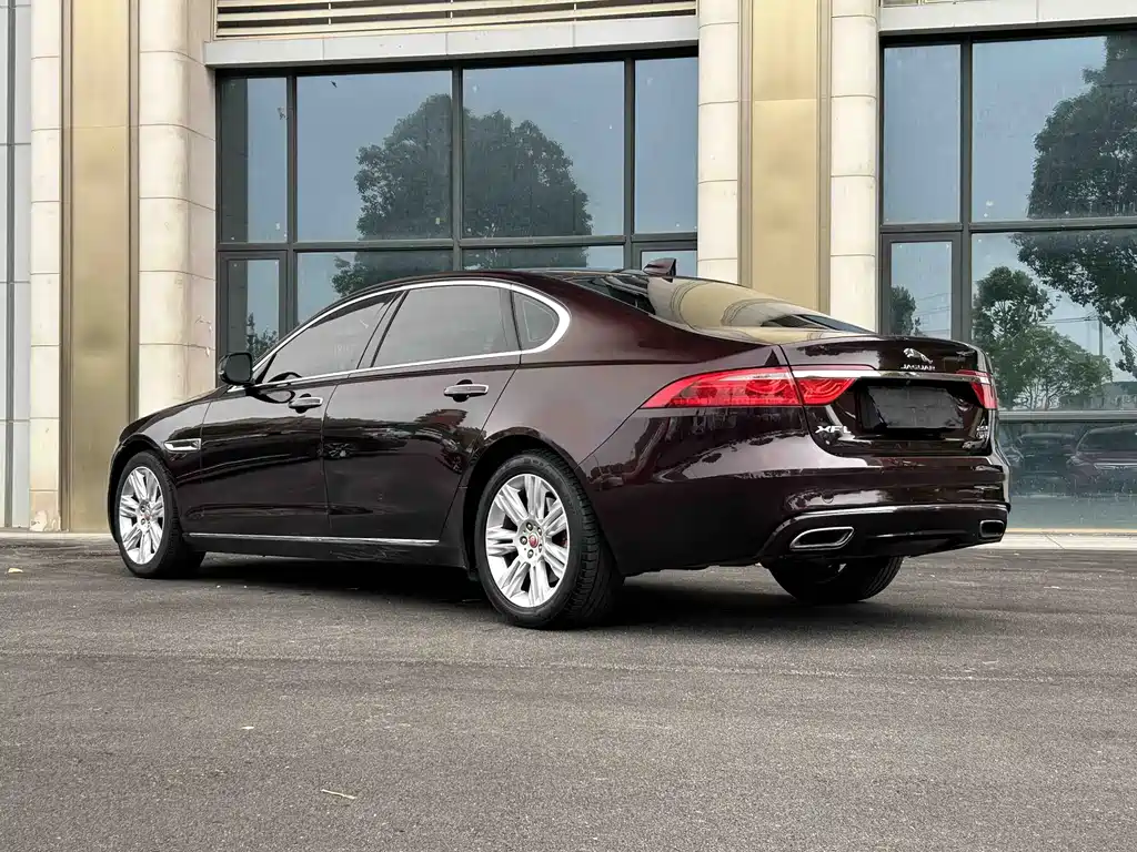 Jaguar XFL 2018 — фото 13