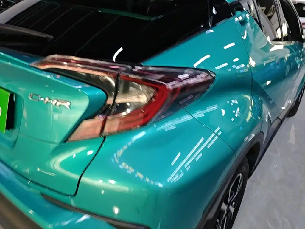Toyota C-HR 2019 — фото 8