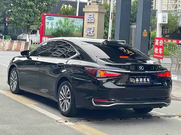 Lexus ES 2024
