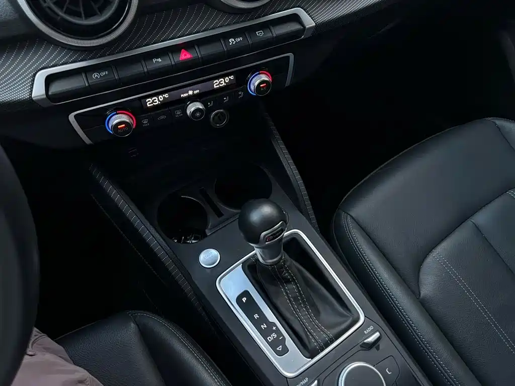 Audi Q2L 2022 — фото 16