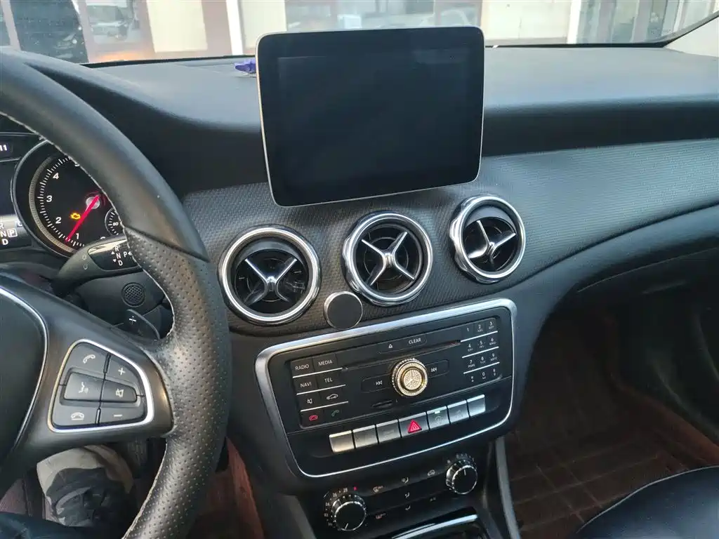 Mercedes-Benz GLA 2018 — фото 13