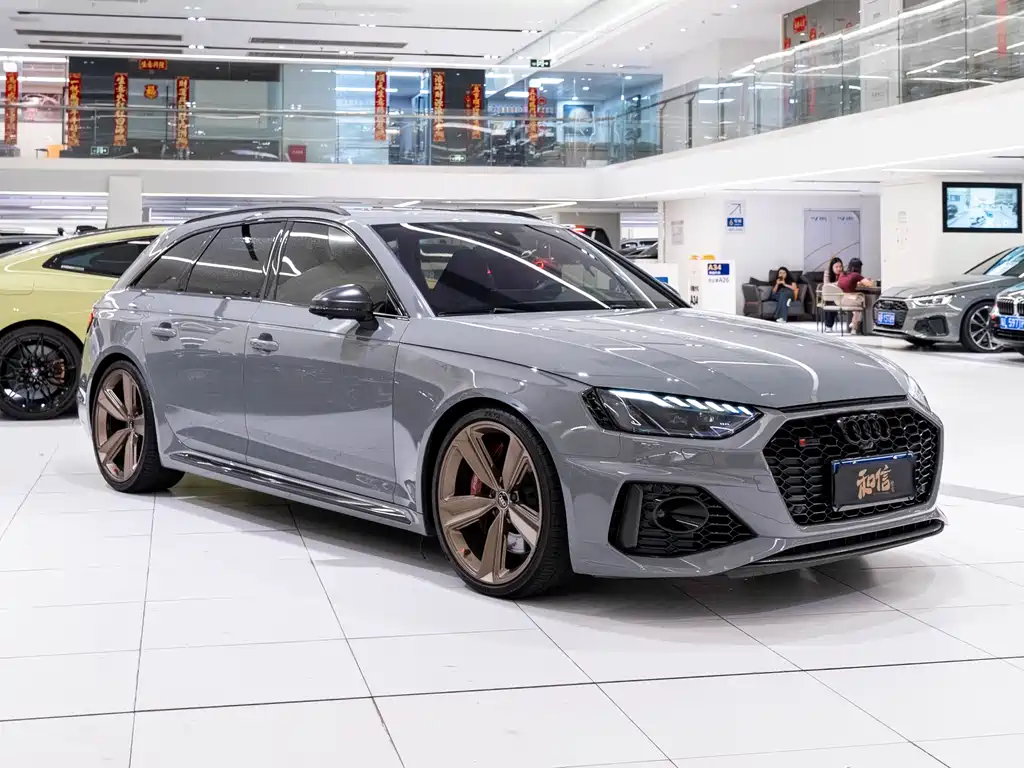 Audi RS 4 2022 — фото 3
