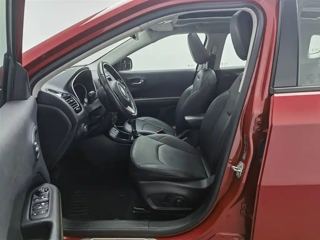 Jeep Compass 2018 — фото 10