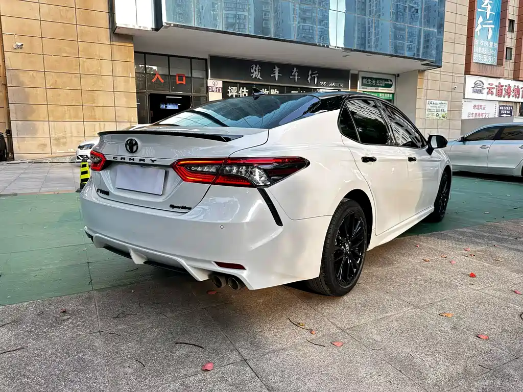 Toyota Camry 2023 — фото 9