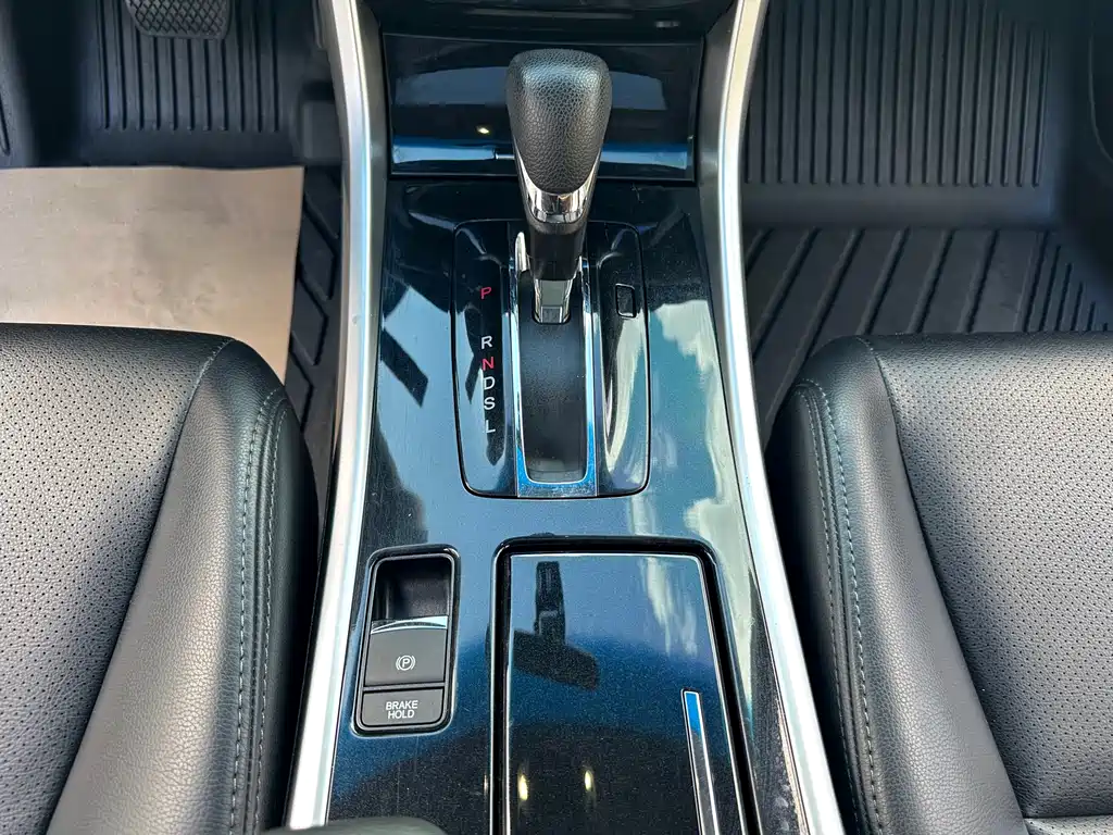 Honda Accord 2017 — фото 9