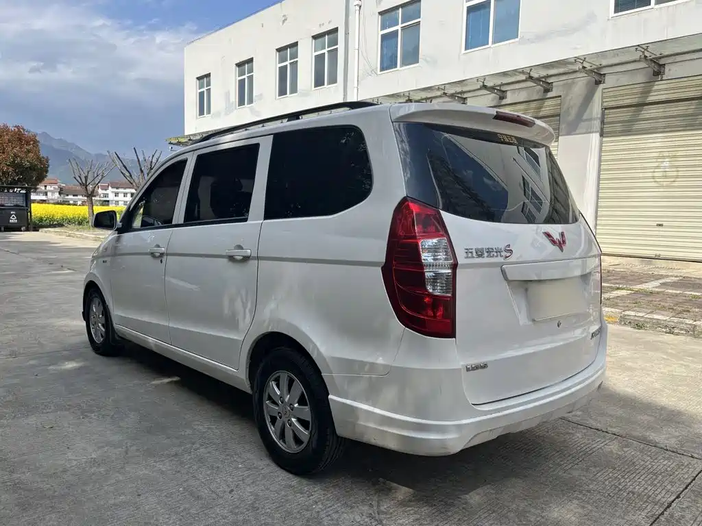 Wuling Hongguang 2017