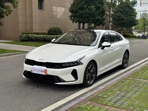 Kia K5 2025