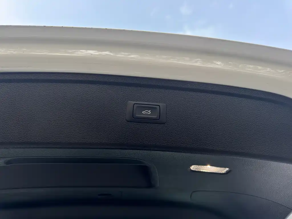 Audi Q5L 2023 — фото 18