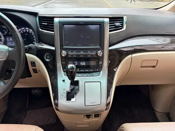 Toyota Alphard 2013