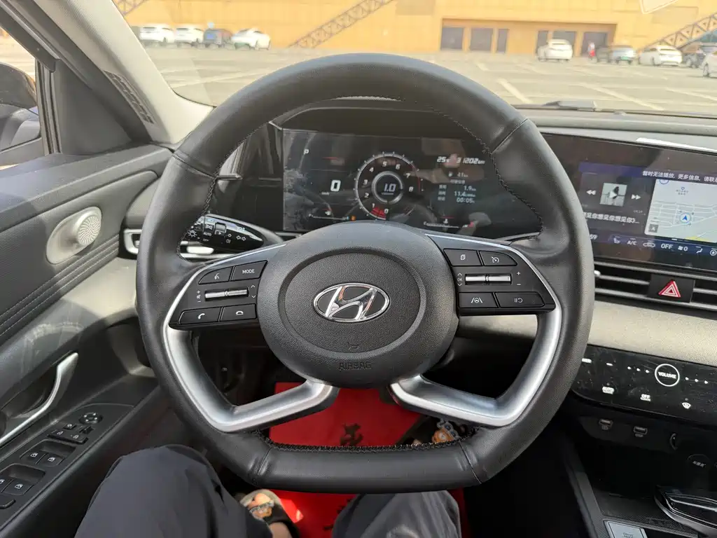Hyundai Elantra 2022 — фото 26
