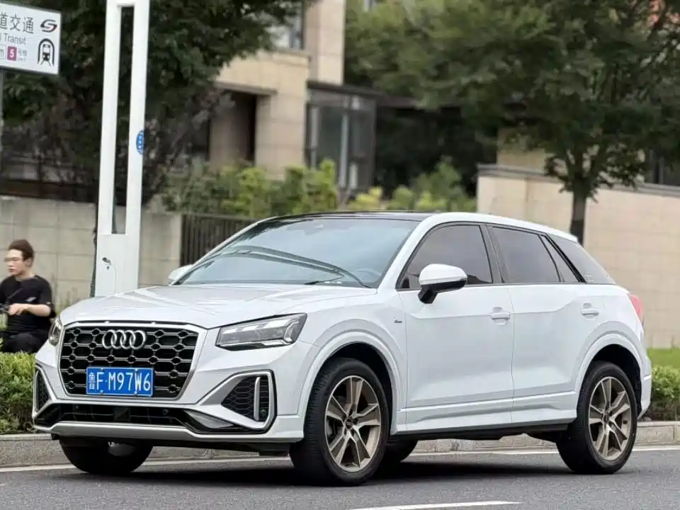Audi Q2L 2023 — фото 9