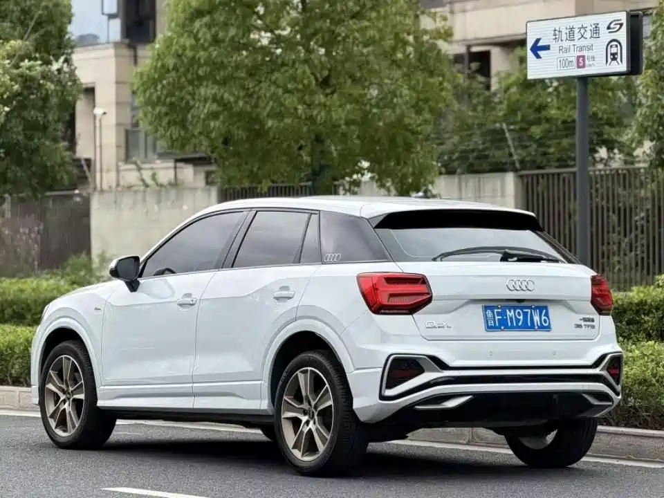 Audi Q2L 2023 — фото 12