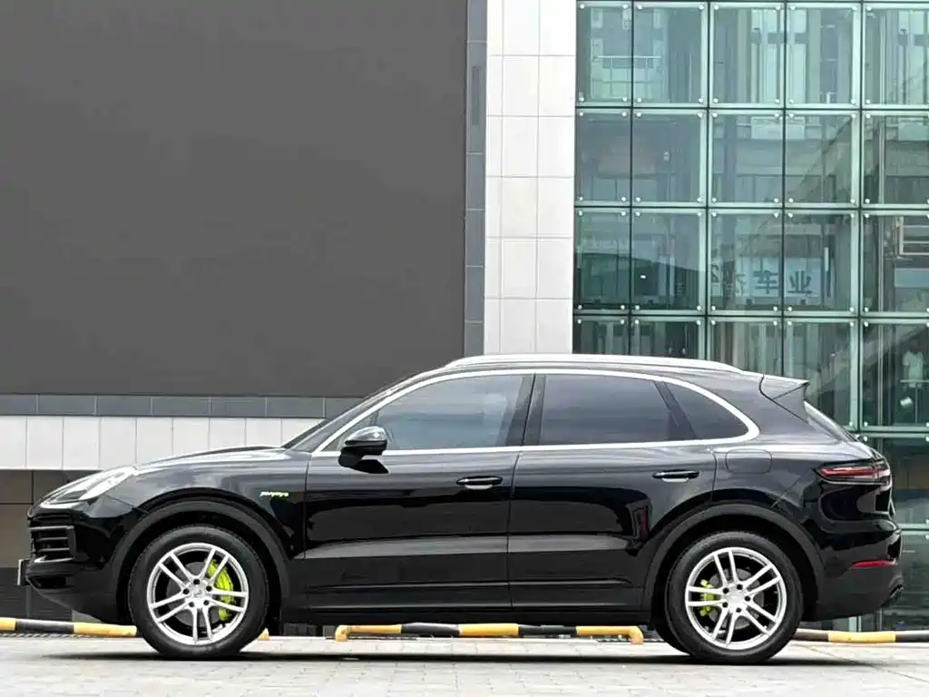 Porsche Cayenne Hybrid 2023