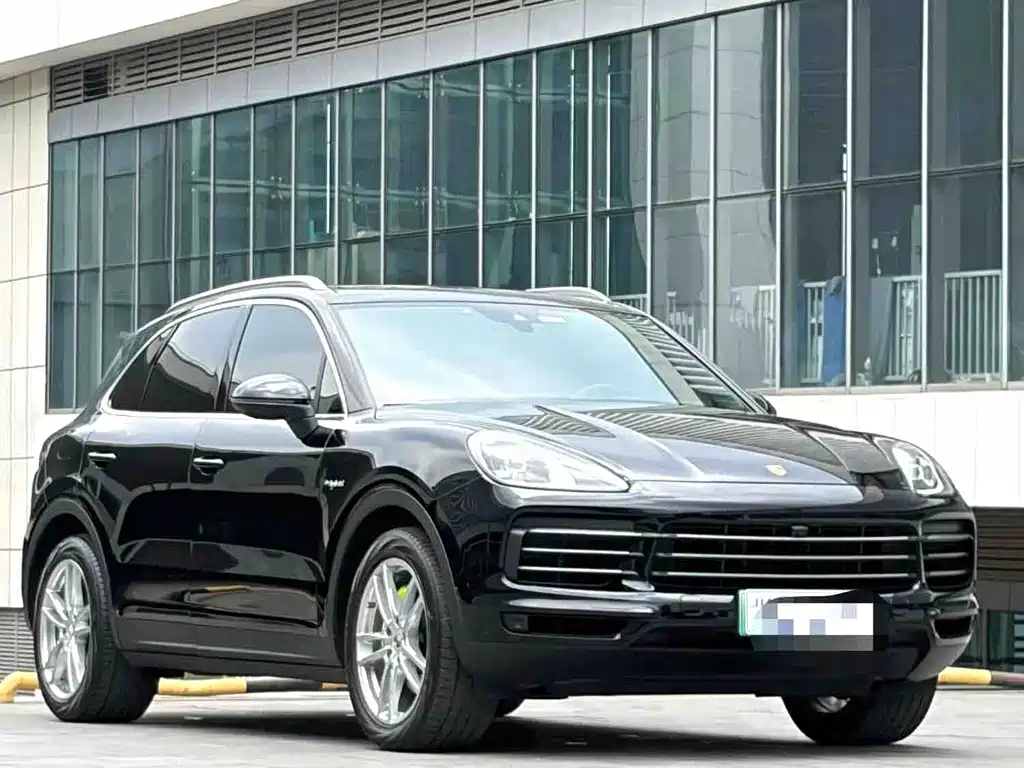 Porsche Cayenne Hybrid 2023