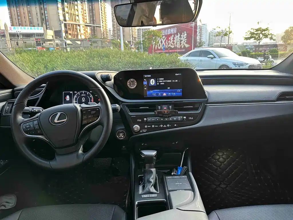 Lexus ES 2022 — фото 11