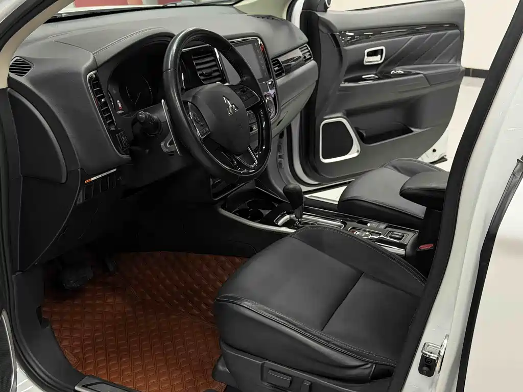 Mitsubishi Outlander 2019 — фото 13