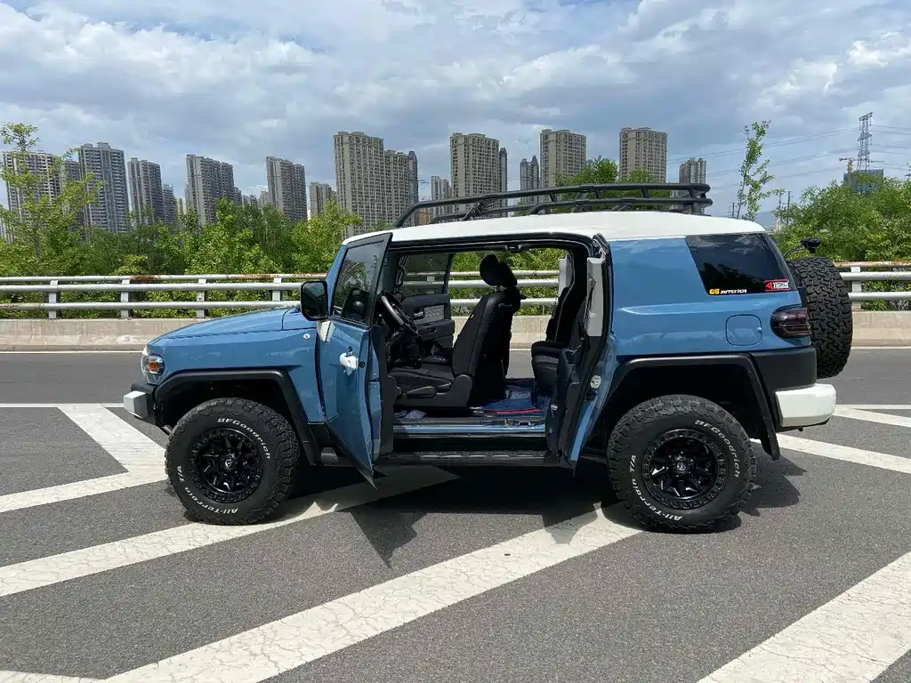 Toyota FJ Cruiser 2020 — фото 4