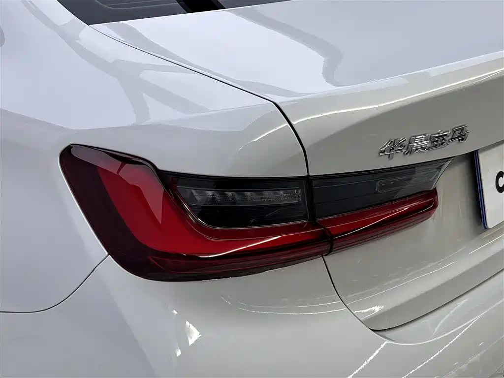 BMW 3 Series 2023 — фото 10