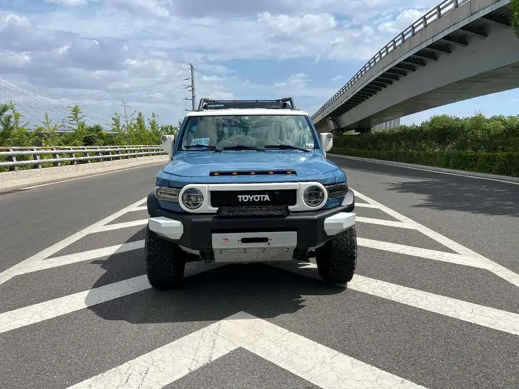 Toyota FJ Cruiser 2020 — фото 2