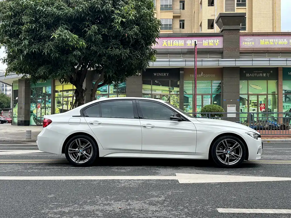BMW 3 Series 2018 — фото 6