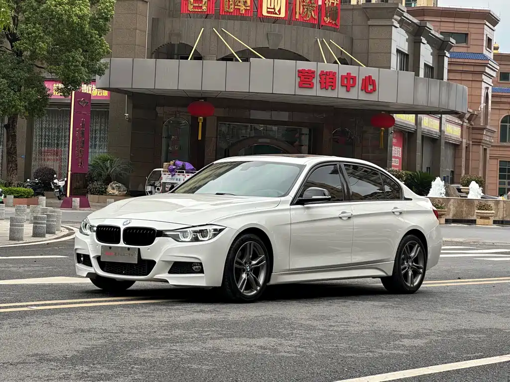 BMW 3 Series 2018 — фото 1