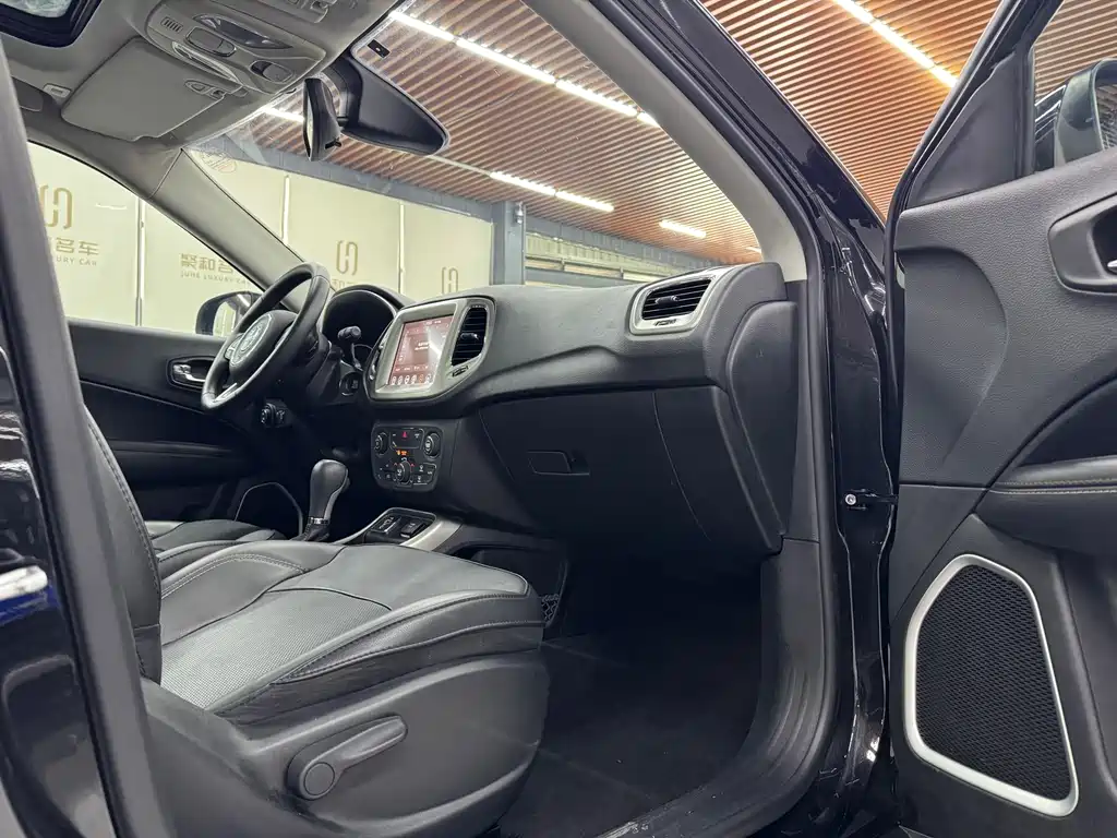 Jeep Compass 2019 — фото 13