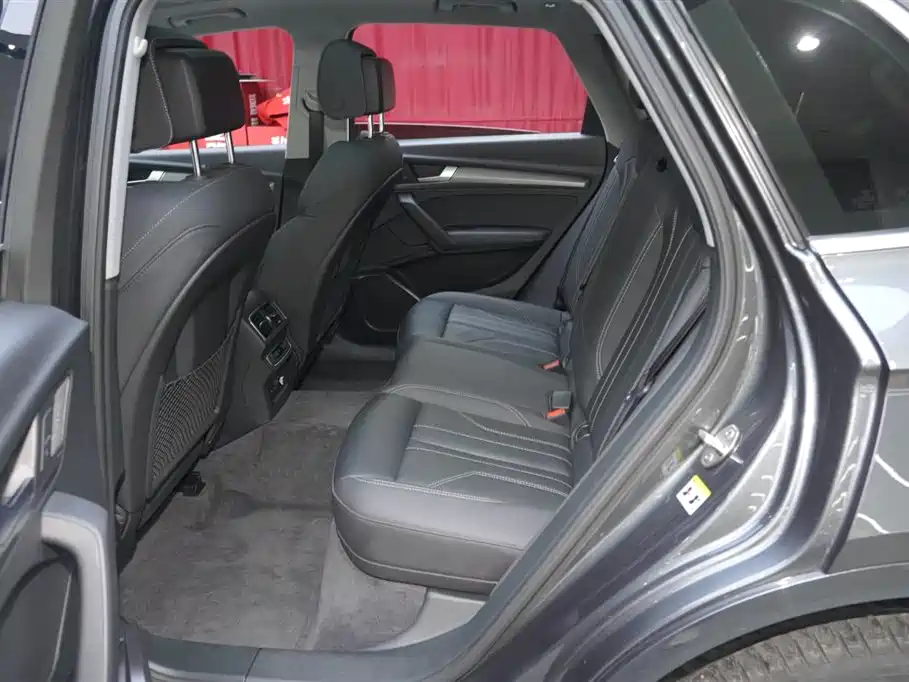 Audi Q5L 2023 — фото 18