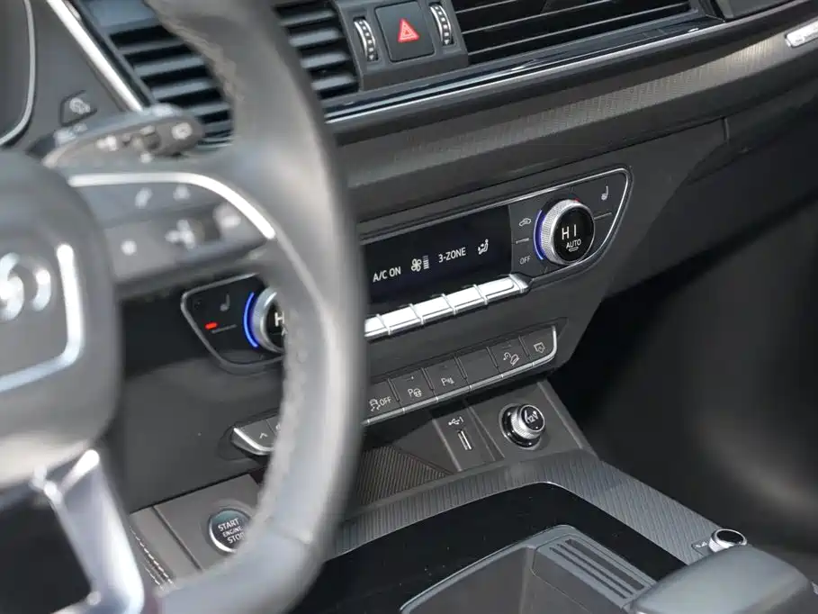 Audi Q5L 2023 — фото 20