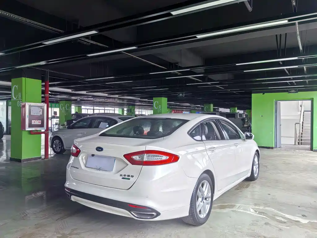 Ford Mondeo 2015 — фото 12